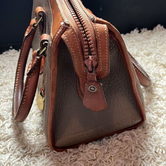 Vintage Biscotti Shortbread Dooney and Bourke AWL Shoulder bag - Picture 12 of 13